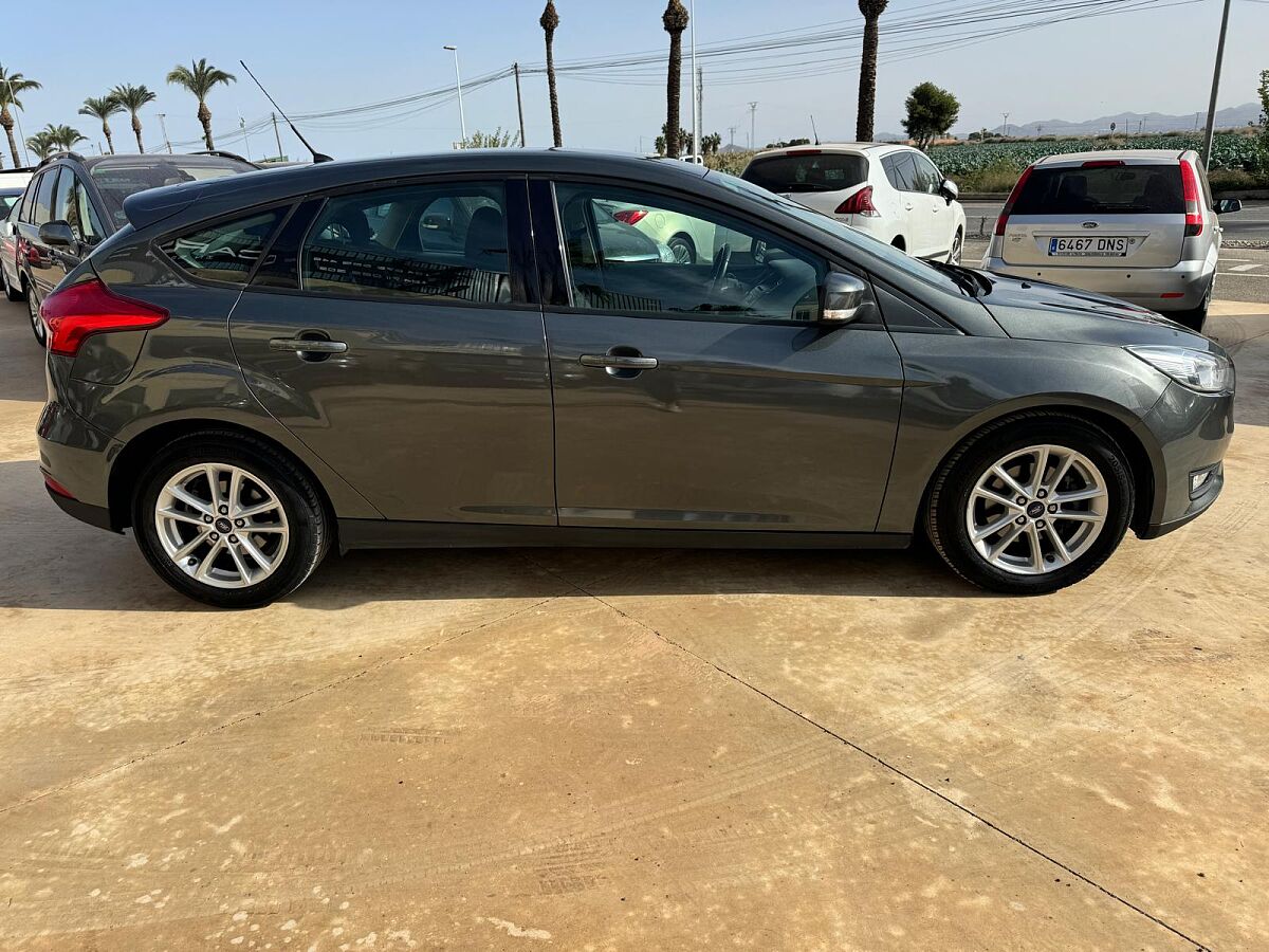 FORD FOCUS TREND 1.6 TI-VCT AUTO SPANISH LHD IN SPAIN 51000 MILES SUPER 2017